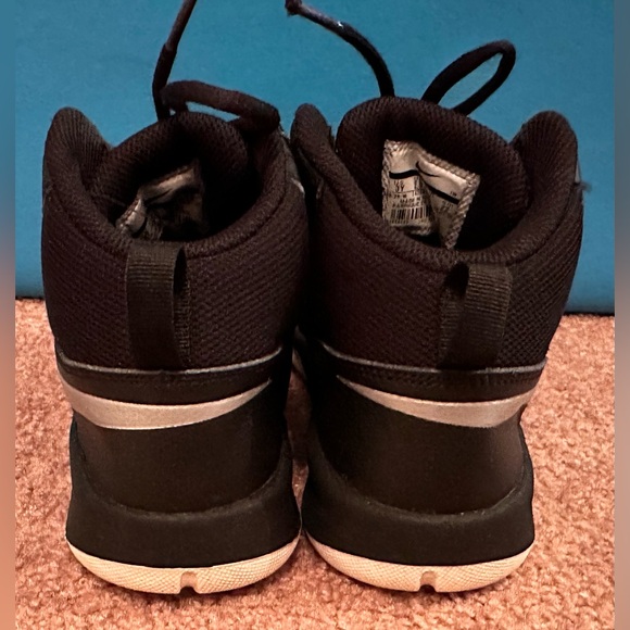 Nike Team Hustle D7 Retro Black Basketball High Top Shoes Athletic Sneakers 3Y - Picture 4 of 14